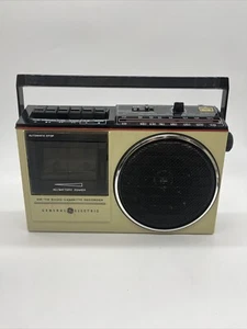 Vintage General Electric AM/FM Radio Cassette Recorder Portable Model 3-5244A - Afbeelding 1 van 9