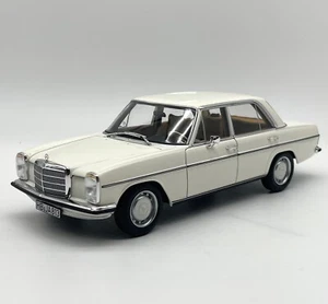 Norev 183770 Mercedes Benz 200 berlina W114 anno 1968 in bianco, IMBALLO ORIGINALE, 1:18, D009 - Foto 1 di 10