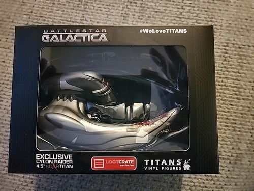 BATTLESTAR GALACTICA TITANS VINYL 3 FIGURES AS PHOTO IN RESEALD BOX 23