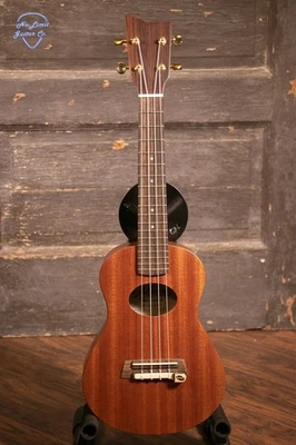 Kremona Mari Concert Ukulele w/Hardshell Case - Image 1 of 4