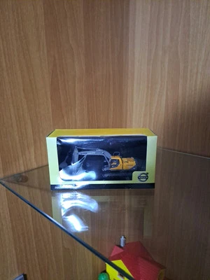 Modellino Trattore VOLVO  CONSTRUCTION SCALA 1:87 DA COLLEZIONE. - Immagine 1 di 4