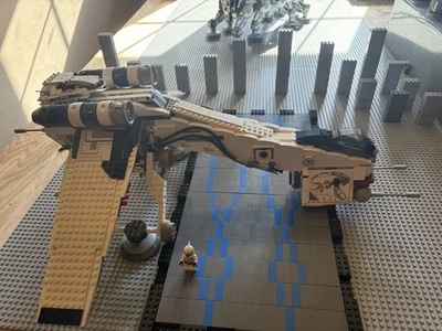 LEGO Star Wars: Republic Dropship with AT-OT Walker (10195) - Image 1 of 4