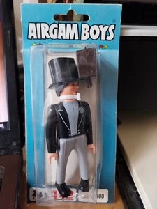 AIRGAM BOYS REF 30100 BLISTER NOVIO FIGURA ORIGINAL AÑOS 70 9 CMS ALTO - Imagen 1 de 7