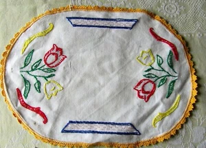 eine ovale alte Tischdecke Arbeit Schule Hand @matt  - Bild 1 von 3