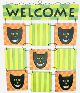 Letrero de puerta de bienvenida Debbie Mumm madera 19”x16” Halloween gatos negros a cuadros funky - Imagen 1 de 6