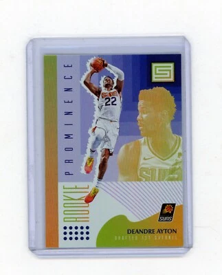 DEANDRE AYTON 2018/19 PANINI STATUS #1 ROOKIE PROMINENCE RC BC4222 - Image 1 of 4
