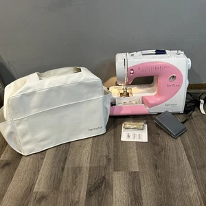 Bernette Sublime Sew Pink Limited Edition Breast Cancer Awareness Nähmaschine - Bild 1 von 24