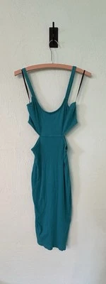 Material Girl 女式中号绿松石罗纹镂空侧边连衣裙 Midi — 第 1/3 张图片