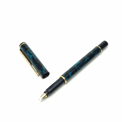 Parker Fountain Pen Rialto Green Black & Medium Nib | Free UK P&P  - Image 1 of 4