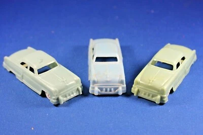 Plasticville - O-O27 - V-10 Vehicles - 2 Turquoise Autos 1 Blue - VG Condition - Image 1 of 4