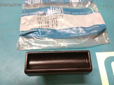 Nuevo de Lote Antiguo GM # 25532827 Cierre para Consola Apoyabrazos Oldsmobile 98 1987-90 Foto 1 de 3