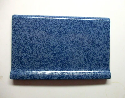 Azulejo base Bullnose Cove MCT EE. UU. 1 6" copos moteados azul claro oscuro cerámica de colección Foto 1 de 4