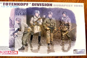 # Dragon 6178:  "Totenkopf Division"  Budapest 1945 : 4 Figuren  / Kit 1:35 - Bild 1 von 1
