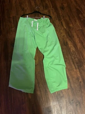 Pantalones exfoliantes para mujer con cordón verde. Tamaño MP. 1 bolsillo en la parte posterior. Marca Urbana Foto 1 de 2