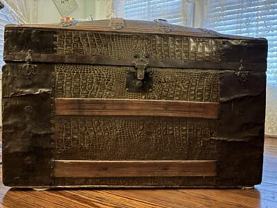 Antiguo baúl de vapor con cúpula de madera victoriano con lata de cocodrilo en relieve Foto 1 de 4