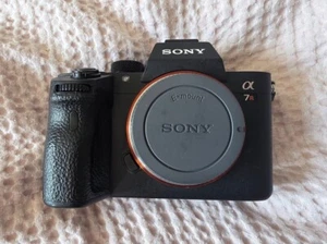 Cámara digital Sony Alpha α7R III 42,4 MP sin espejo negra (solo cuerpo, ILCE-7RM3) - Imagen 1 de 10