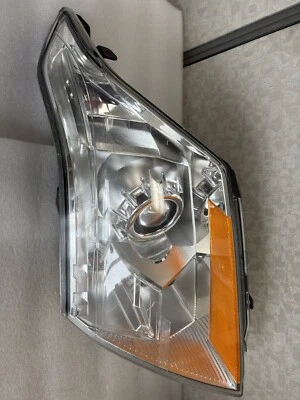 Faro halógeno para pasajero delantero Cadillac SRX 2010-16 OEM Foto 1 de 4