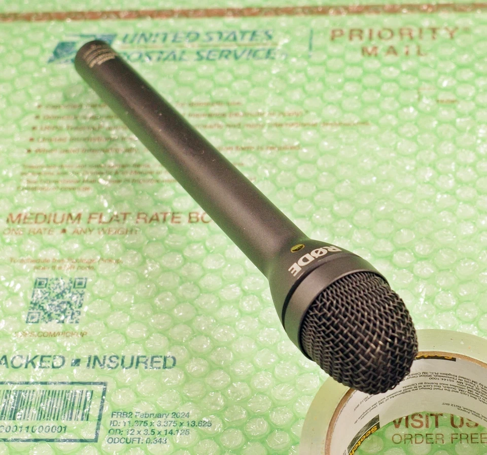 Rode Reporter Dynamic Interview Microphone - Image 1 of 4