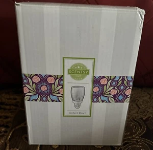 SCENTSY”PERFECT PEARL” PLUG IN - Picture 1 of 2