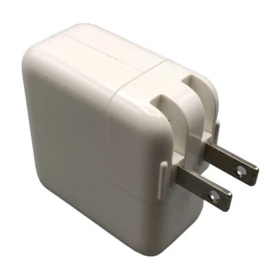 Genuine Apple A1882 AC Adapter 30W USB Power Supply Type-C Macbook Charger - Image 1 of 4