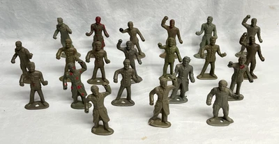 Lote De Colección De 22 Anillos MPC Años 50 Mano Plástico Verde Ejército Hombres Foto 1 de 4