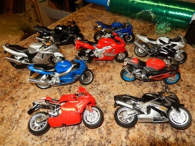 Lote de 9 motos/bicicletas Maisto - Kawasaki, Suzuki, Honda, Ducati, Yamaha+++ Foto 1 de 4