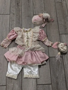 Vestido y sombrero vintage rosa satinado y encaje niños niñas antiguo hecho a mano belleza - Imagen 1 de 23