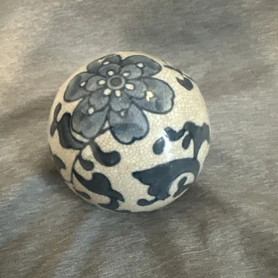 Керамический декоративный шар - темно-синий и белый - Изображение 1 из 4