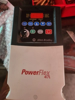 "NUEVO" - Allen-Bradley 22B-D010N104 Powerflex 40 AC Drive 5HP AB 22BD010N104 Foto 1 de 2