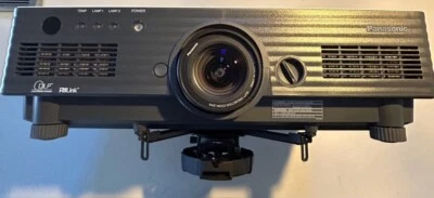 Panasonic PT-D4000U Projector XGA 4000 DVI - Image 1 of 4