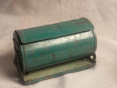 Vintage Green Metal Belt Mounted Revolving Worm Fishing Bait Box w/ Hinged Cover - image 1 of 4