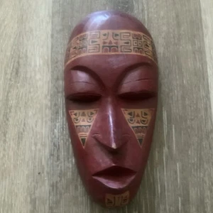 Máscara tallada a mano tribal indonesia de madera de colección marrón/rojo colgante arte 3D - Imagen 1 de 5