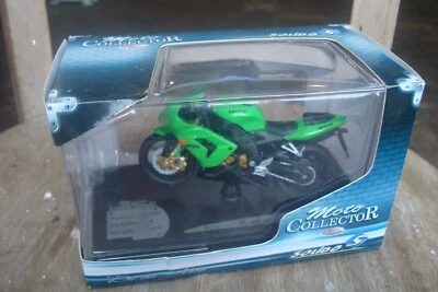 Kawasaki ZX 10R Motorcycle Model, Solido Moto Collector  1:18 Scale Super - Image 1 of 2