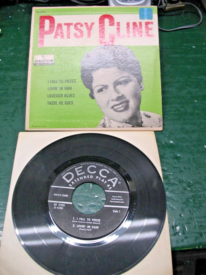PATSY CLINE DECCA  EXTENDED PLAY  ED 2703  VINYL 45 RPM RECORD 1950's ORIGINAL - Image 1 of 4