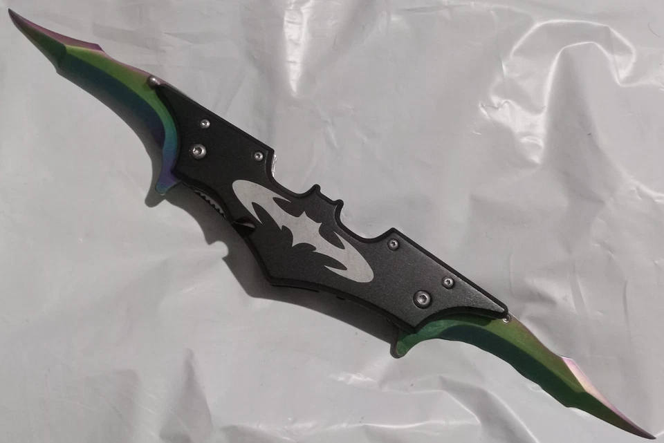 NOVA faca de bolso dobrável Batman 11 polegadas lâmina arco-íris dupla assistida por mola - Imagem 1 de 1