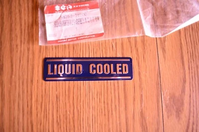 SUZUKI GT750 LEMANS KETTLE WATER BUFFFALO CYLINDER EMBLEM  NOS 68262-31200 - Image 1 of 3