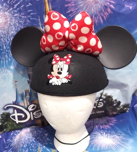 NUOVO CAPPELLO DISNEY PARKS Minnie Mouse orecchie cuori rossi ❤️ fiocco glitter adulto USA - Foto 1 di 8