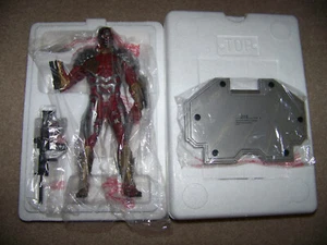 DC DIRECT SUICIDE SQUAD DEADSHOT STATUE + WILL SMITH & MARGO ROBBIE SIGNED PHOTO - Picture 1 of 13