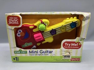 Mini guitarra musical Fisher Price Sesame Street Elmo - NUEVA - Imagen 1 de 11