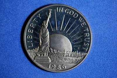 1986 S Clad Proof Statue of Liberty Commemorative Half Dollar #M23354 - Image 1 of 2