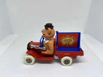 corgi-yoggi die cast-muppet show-henson,1979-made in britain-red-3 1/2 inches - Image 1 of 4