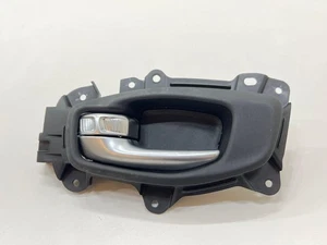 Jeep Compass 2017-2021 manija de puerta interior delantera izquierda OEM 5SX65TRMAA - Imagen 1 de 8