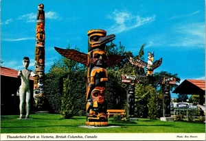 Thunderbird Park Victoria British Columbia Canada Continental Postcard - Picture 1 of 2