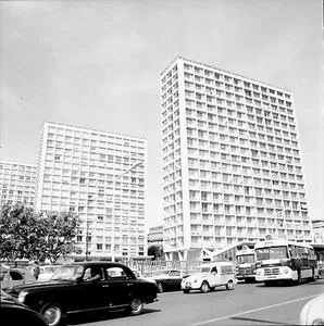 MARSEILLE c. 1950 - Autos Immeubles Bouches du Rhône - Négatif 6 x 6 - N6 PROV53 - Picture 1 of 1