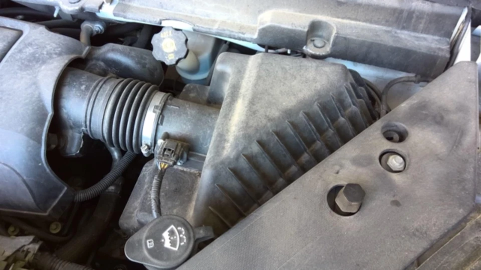 Used Air Cleaner Assembly fits: 2012 Gmc Acadia  Grade A - Image 1 of 4