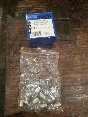 WAGNER MINIATURE LAMP PACK WITH 10 PIECES PART # 1829 - Image 1 of 3