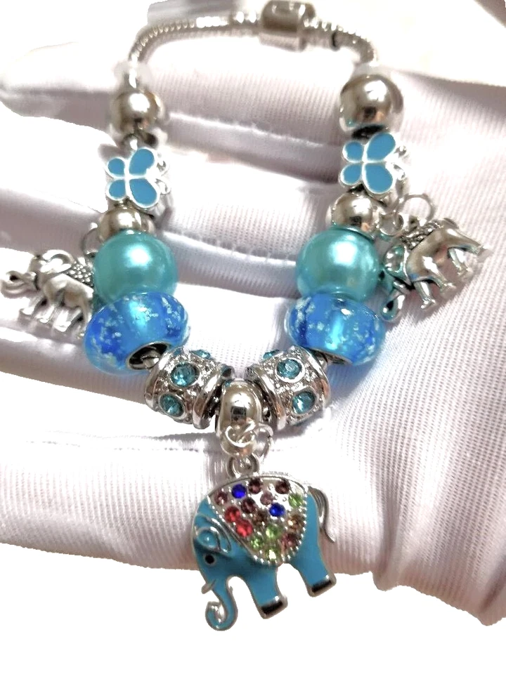 Paquete de cinco pulseras de estilo europeo a $3,79 cada una obtienes los cinco colores Foto 1 de 1