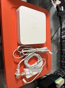 Apple A1143 White Airport Extreme Wireless Router Base Station. Clean - Picture 1 of 7