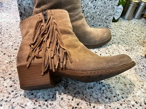 BOC Y BORN BOOTS SIZE 8 M TAN SUEDE LEATHER FRINGE side zip - Picture 1 of 12