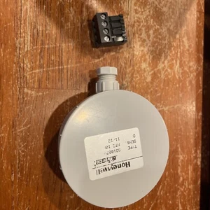 HONEYWELL SO10079 Outdoor sensor 8094101 PG74 - Picture 1 of 6